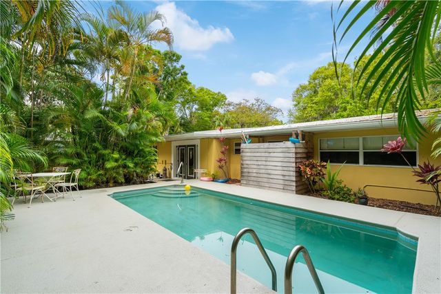 645 Royal Palm Place, Vero Beach, FL 32960