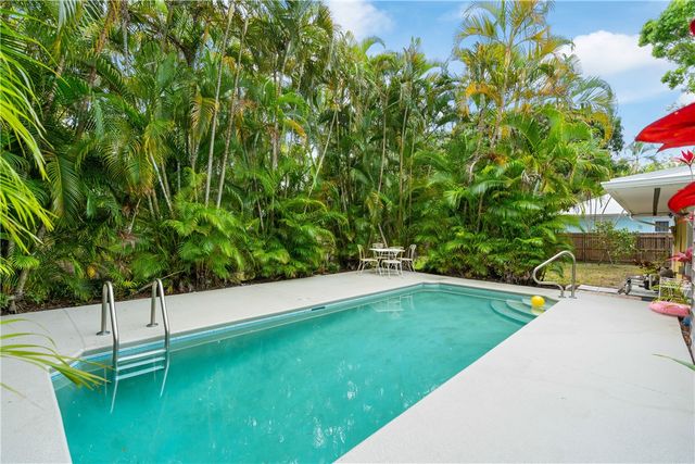 645 Royal Palm Place, Vero Beach, FL 32960