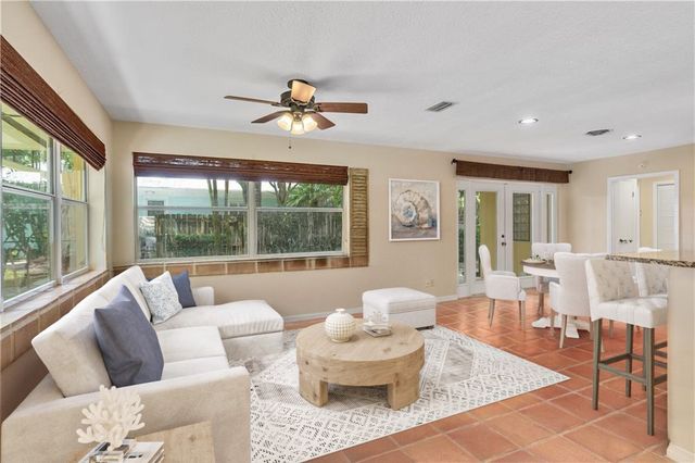 645 Royal Palm Place, Vero Beach, FL 32960