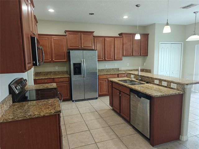 2221 GRANTHAM AVENUE, Davenport, FL 33837