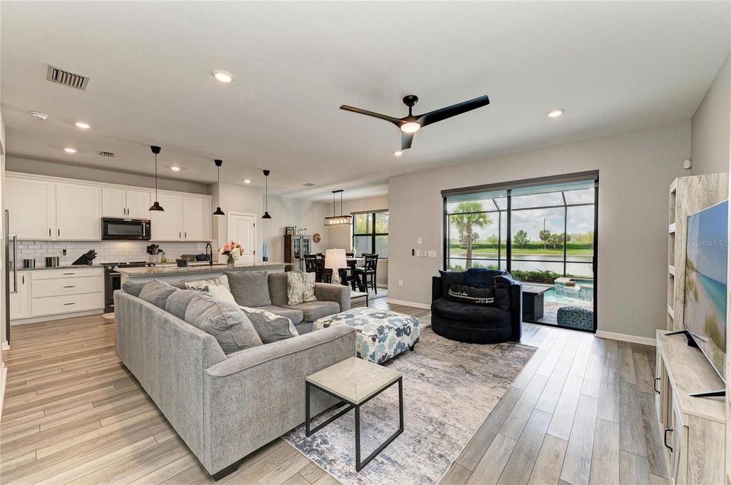 Image 13 of property listing at 16314 PINE MIST DRIVE, Bradenton, FL 34211