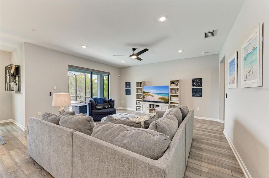 Image 16 of property listing at 16314 PINE MIST DRIVE, Bradenton, FL 34211