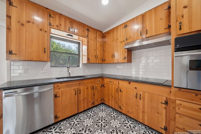 407 HAVERFORD DR, San Antonio, TX 78217