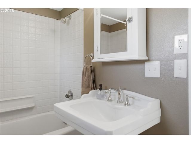 16770 S SWAN Ave, Oregon City, OR 97045