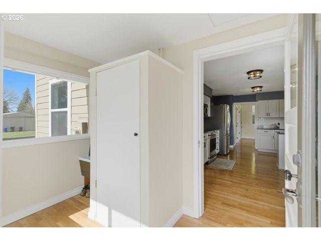 16770 S SWAN Ave, Oregon City, OR 97045