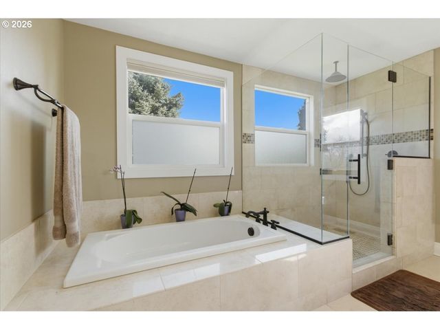 16770 S SWAN Ave, Oregon City, OR 97045