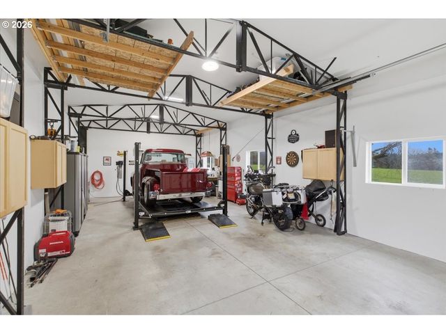 16770 S SWAN Ave, Oregon City, OR 97045