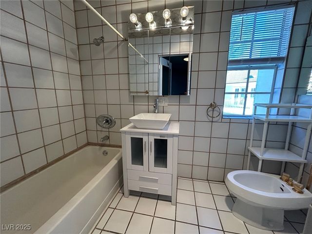 596 Tam O Shanter, Las Vegas, NV 89109