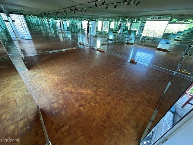 596 Tam O Shanter, Las Vegas, NV 89109