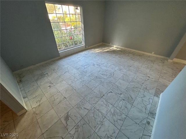 596 Tam O Shanter, Las Vegas, NV 89109