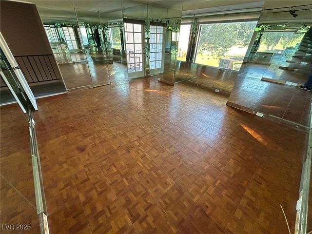 596 Tam O Shanter, Las Vegas, NV 89109