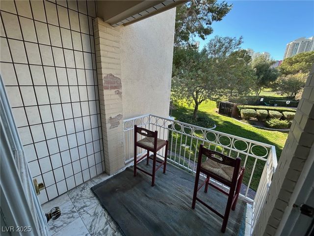 596 Tam O Shanter, Las Vegas, NV 89109