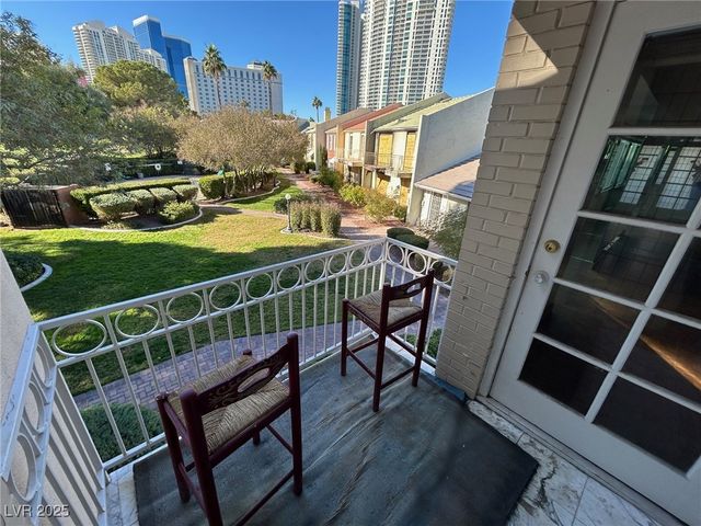 596 Tam O Shanter, Las Vegas, NV 89109