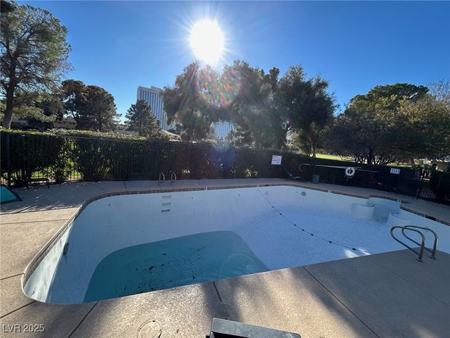 596 Tam O Shanter, Las Vegas, NV 89109