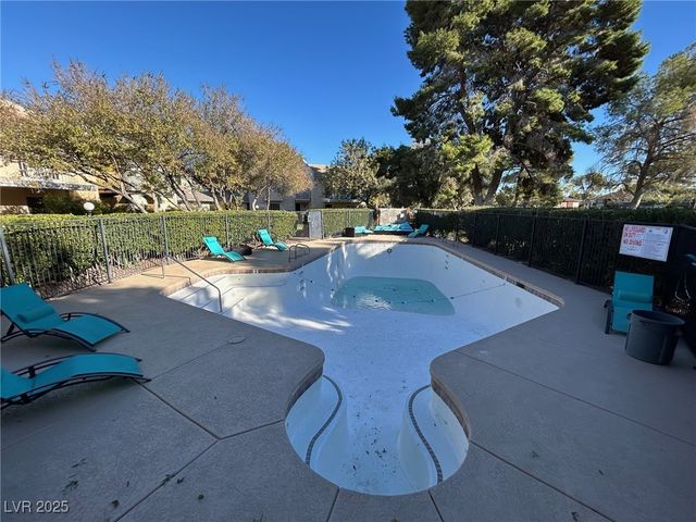 596 Tam O Shanter, Las Vegas, NV 89109