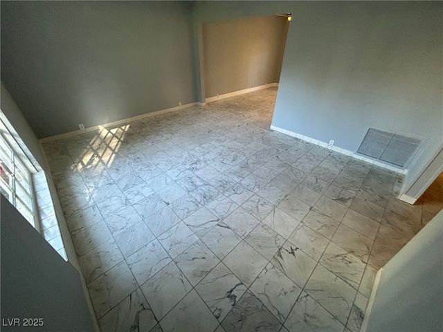 596 Tam O Shanter, Las Vegas, NV 89109