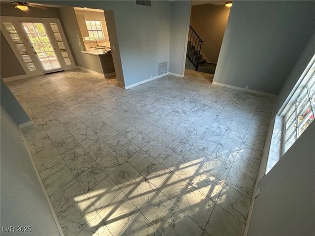 596 Tam O Shanter, Las Vegas, NV 89109