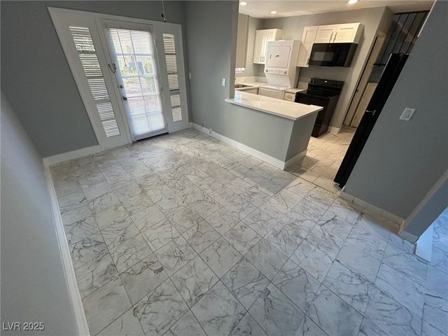 596 Tam O Shanter, Las Vegas, NV 89109