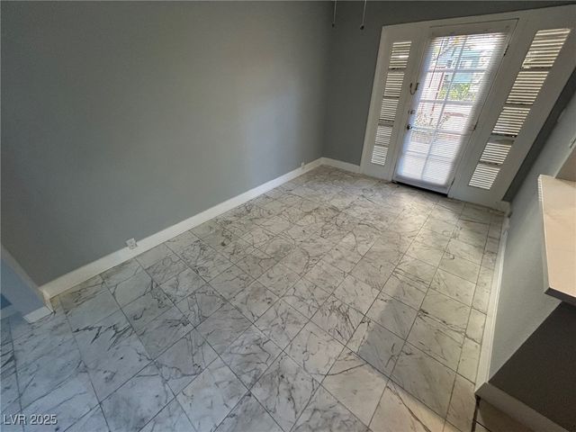 596 Tam O Shanter, Las Vegas, NV 89109