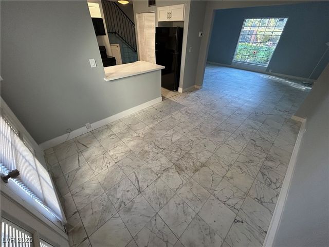 596 Tam O Shanter, Las Vegas, NV 89109