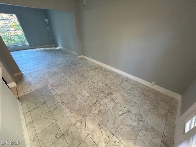 596 Tam O Shanter, Las Vegas, NV 89109