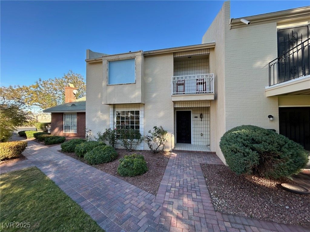 596 Tam O Shanter, Las Vegas, NV 89109