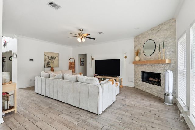 2402 Daytona Court, Friendswood, TX 77546