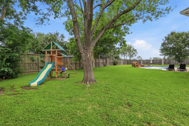 2402 Daytona Court, Friendswood, TX 77546