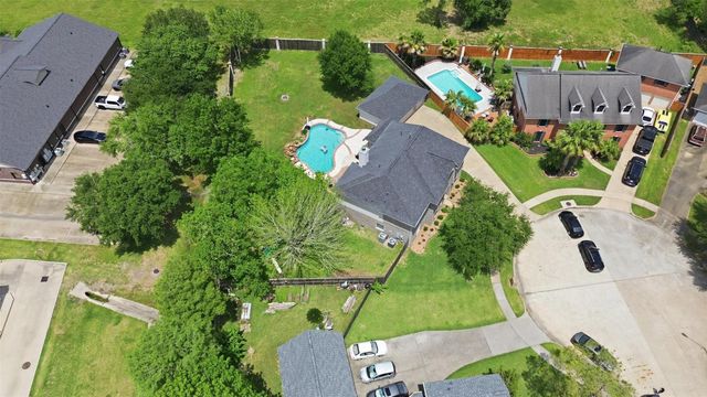 2402 Daytona Court, Friendswood, TX 77546