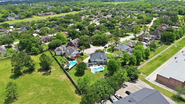 2402 Daytona Court, Friendswood, TX 77546
