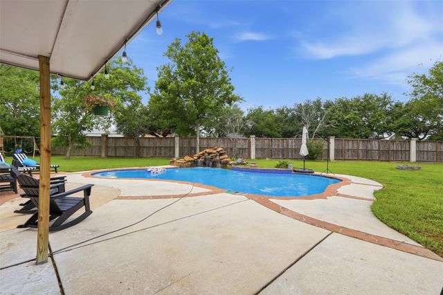 2402 Daytona Court, Friendswood, TX 77546