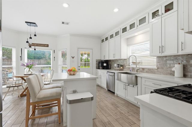 2402 Daytona Court, Friendswood, TX 77546
