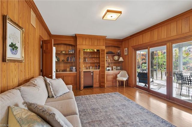 1107 Lake Point LN, Suffolk, VA 23434