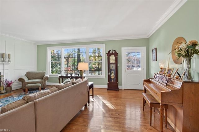 1107 Lake Point LN, Suffolk, VA 23434