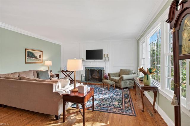 1107 Lake Point LN, Suffolk, VA 23434