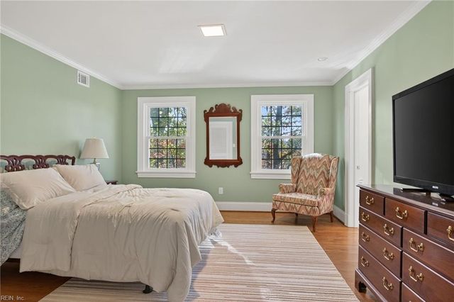 1107 Lake Point LN, Suffolk, VA 23434