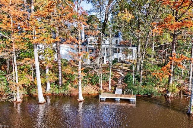 1107 Lake Point LN, Suffolk, VA 23434