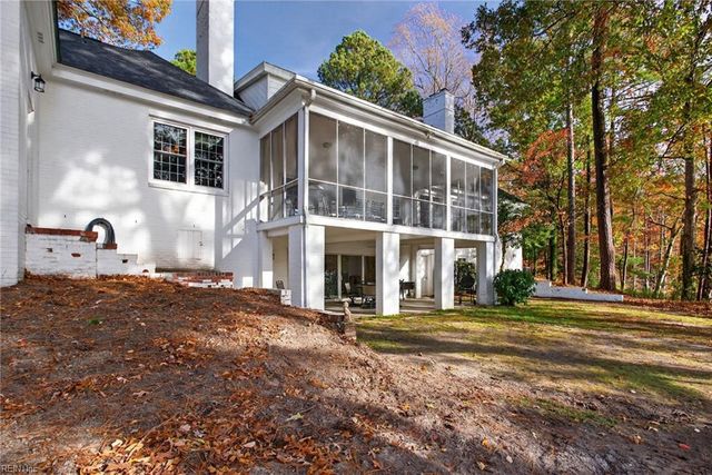 1107 Lake Point LN, Suffolk, VA 23434