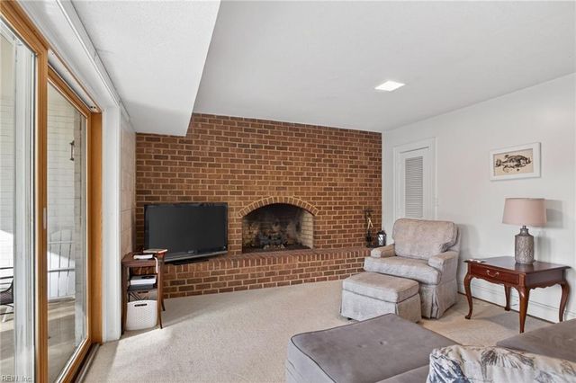 1107 Lake Point LN, Suffolk, VA 23434