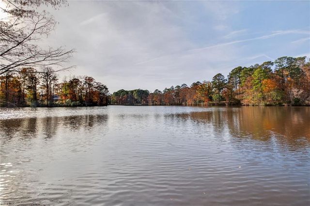 1107 Lake Point LN, Suffolk, VA 23434