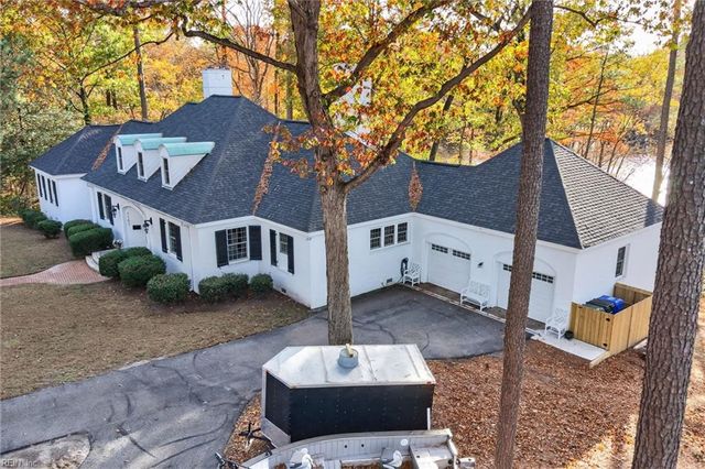 1107 Lake Point LN, Suffolk, VA 23434