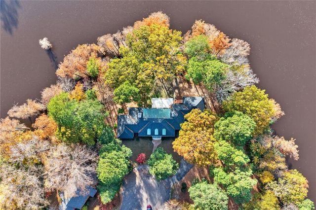 1107 Lake Point LN, Suffolk, VA 23434