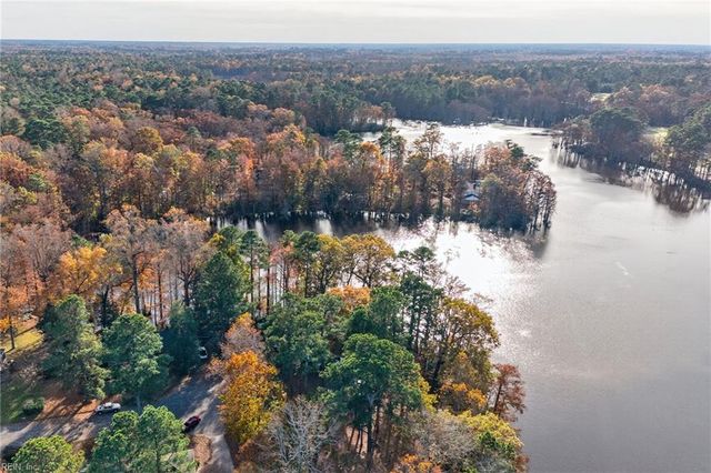 1107 Lake Point LN, Suffolk, VA 23434