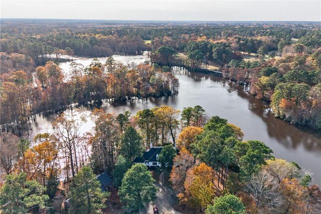 1107 Lake Point LN, Suffolk, VA 23434