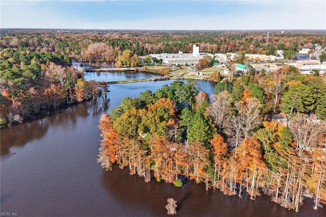 1107 Lake Point LN, Suffolk, VA 23434