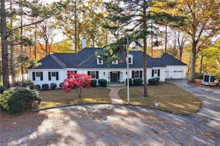 1107 Lake Point LN, Suffolk, VA 23434