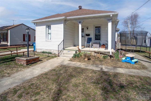 908 Locust Street, Carrollton, IL 62016