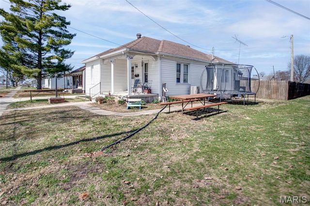 908 Locust Street, Carrollton, IL 62016