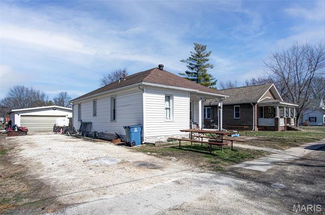 908 Locust Street, Carrollton, IL 62016