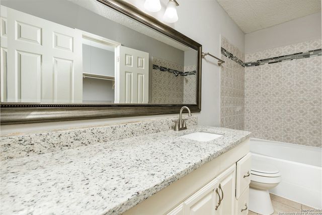 9330 Village Lance, San Antonio, TX 78250